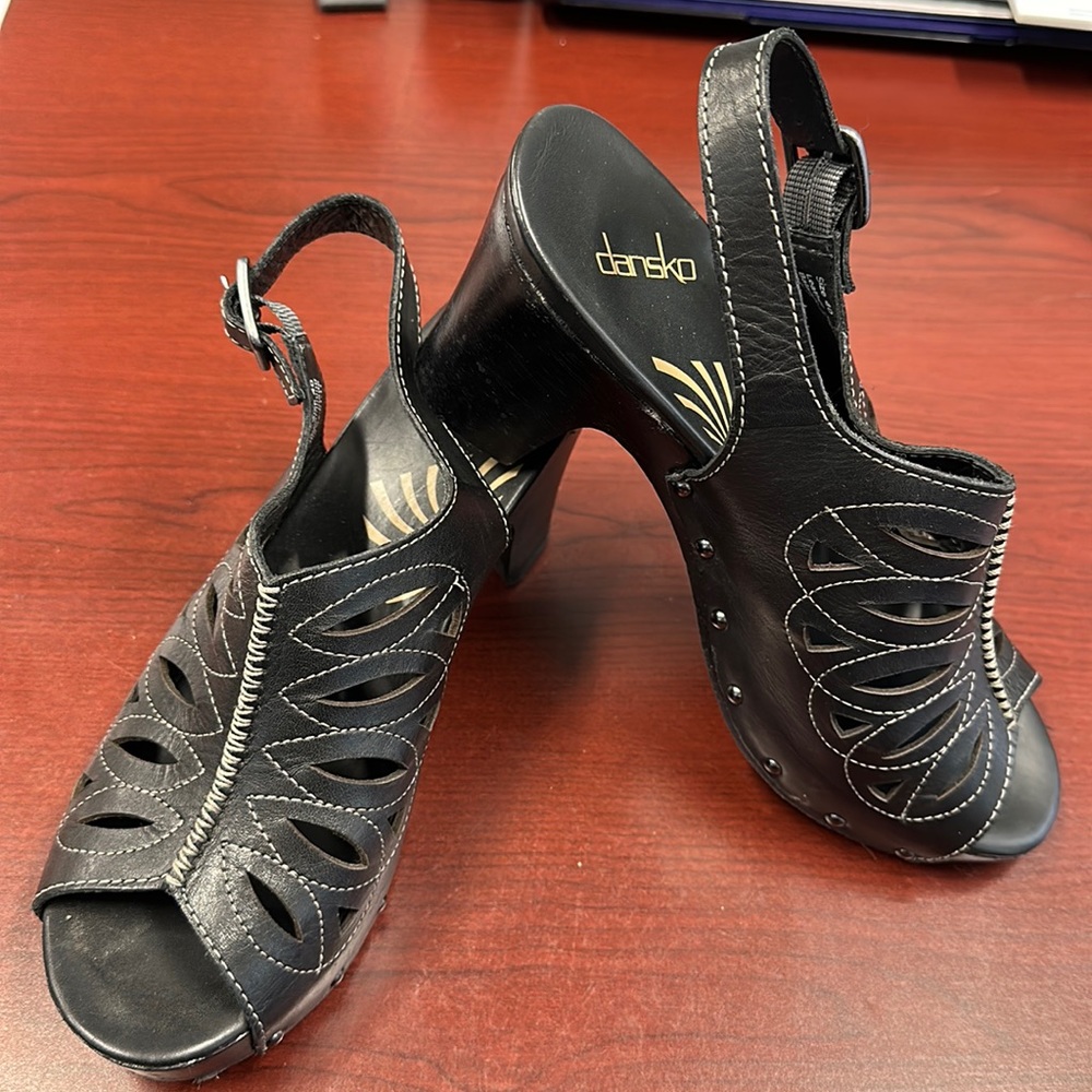 Black sandal made by dansko